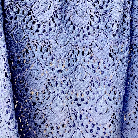 Dainty lace crop top, size medium as new condition. - Picture 3 of 3